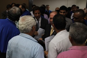 Docentes abordaram o Vice-Governador, João Leão, e o Secretário de Educação, Oswaldo Barreto.