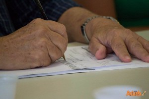 Coordenador da CODES desenha durante a reunião. Foto: Ascom ADUSB