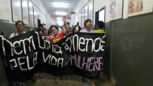 Comissão de Mulheres protesta no campus da UESC. Foto: Maíra Mendes