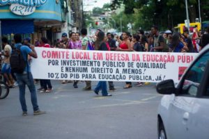 Coluna do Comitê da Educação teve forte presença dos secundaristas. Foto: UJC Litoral Sul