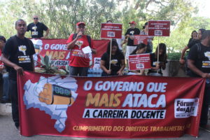 Ato no dia 18 de Abril lançou a campanha de mídia denunciando "O Governo que MAIS ATACA as Universidades"