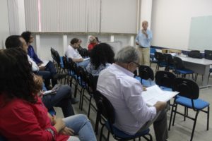 Reunião sobre aposentadoria realizada em 19de Outubro. A esquerda, o docente Salvador Trevisan fala sobre encontro sobre aposentadoria promovido pelo ANDES-SN. 